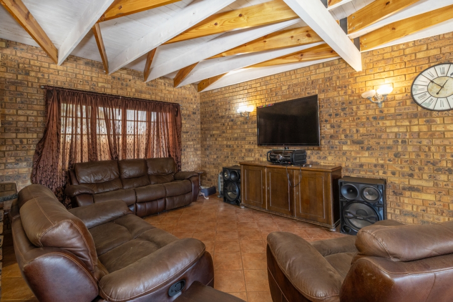 4 Bedroom Property for Sale in Meerhof North West